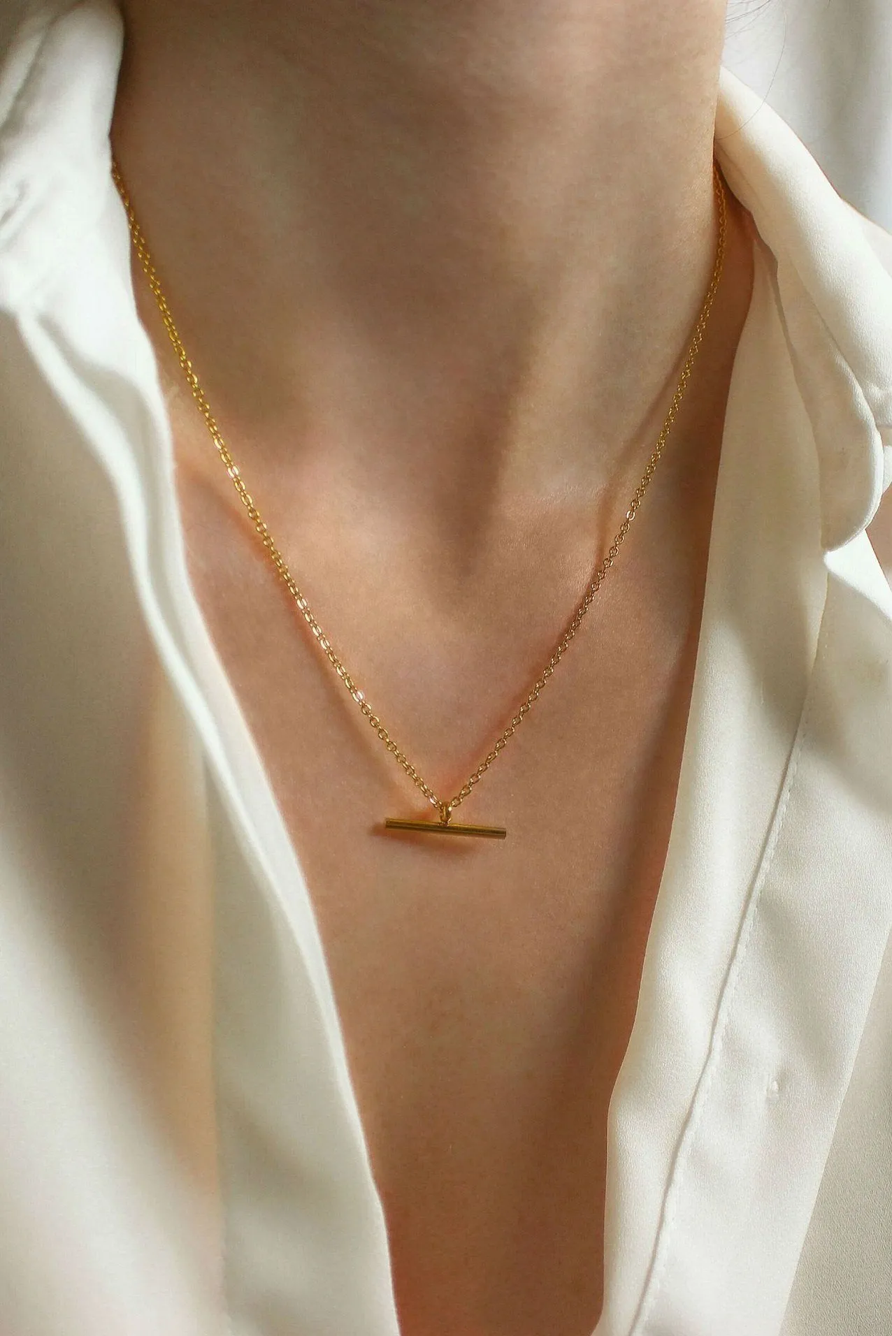 18k Gold Plated Fine T-Bar Pendant Necklace